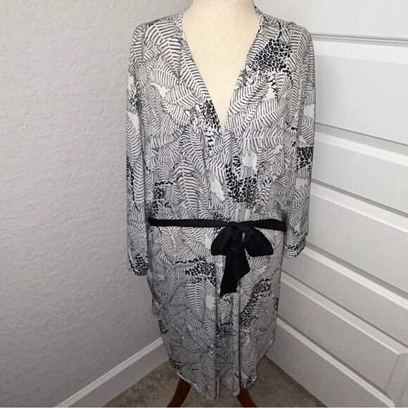 Flora by Flora Nikrooz Animal Print Soft Short Robe - Picture 1 of 13